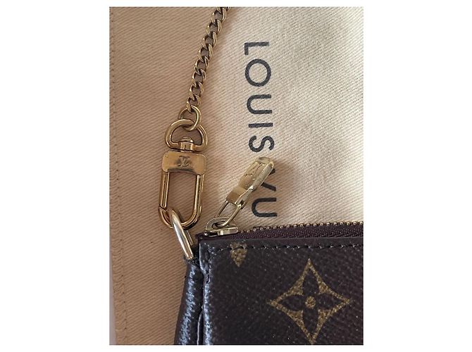 Louis Vuitton Mini pochette accessoire Chocolat - vue 5