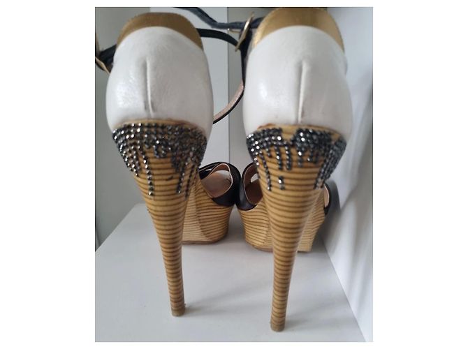 Giuseppe Zanotti Sandali Zanotti con cinturini alla caviglia e dettagli dorati Nero Bianco D'oro - vista 10