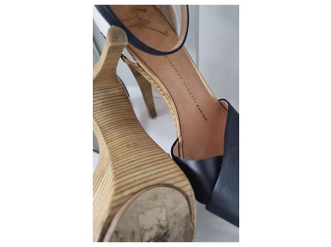 Giuseppe Zanotti Sandali Zanotti con cinturini alla caviglia e dettagli dorati Nero Bianco D'oro - vista 8