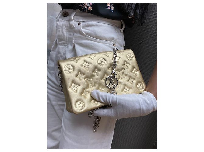 Coussin Borsa a cuscino d'oro Louis Vuitton - vista 14