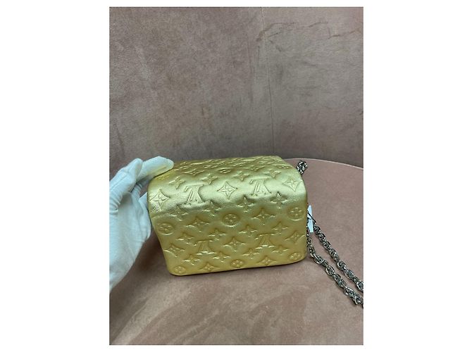 Coussin Borsa a cuscino d'oro Louis Vuitton - vista 9