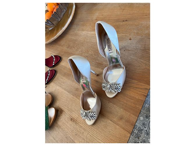 Badgley Mischka Décolleté in raso di strass Beige - vista 3