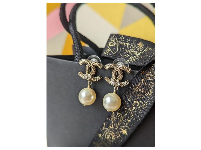 Chanel CC B15V-Logo-Kristallperlentropfen klassische große Ohrringe in Box Golden - Ansicht 10