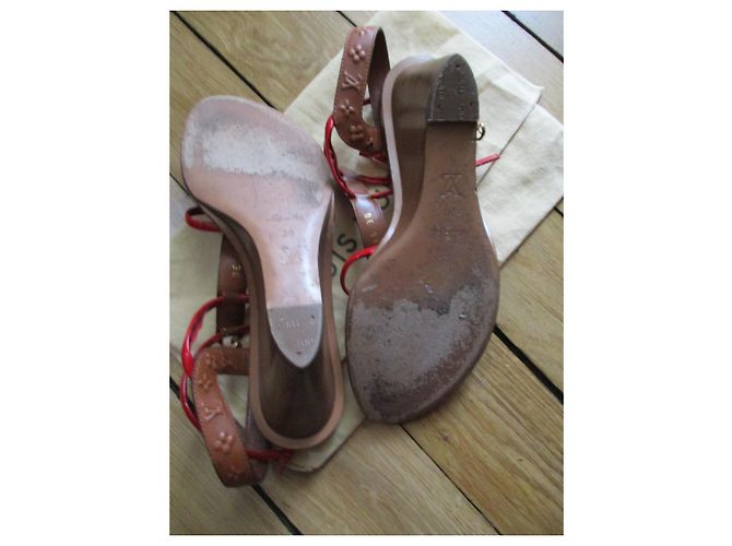 Louis Vuitton Sandali in vernice rossa, 39IT. Rosso - vista 3