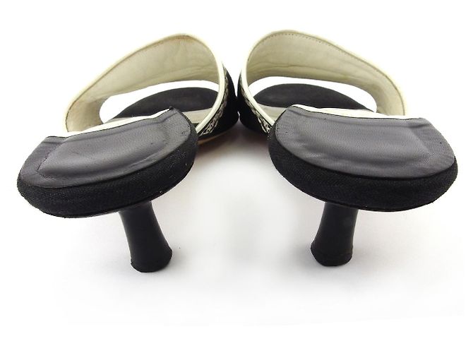 Chanel Mulas Preto Branco - vista 2