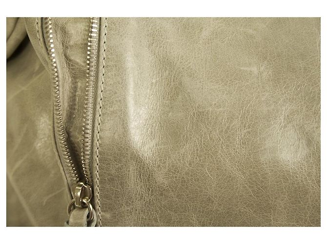 Trussardi Jeans Handtasche Bauletto aus grauem Distressed-Leder - Ansicht 9