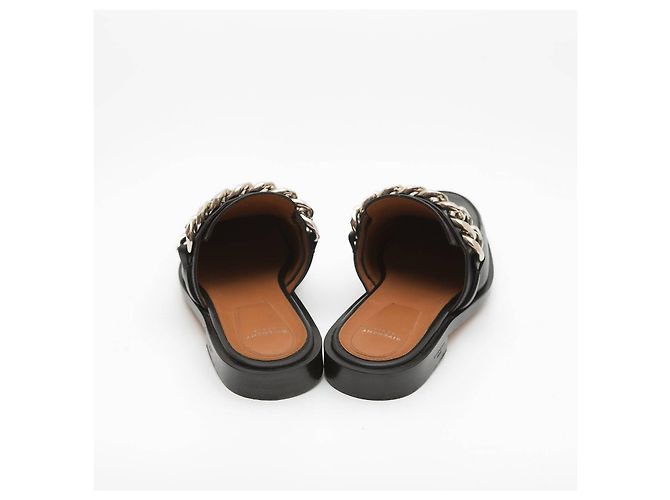 Muly Givenchy - view 2