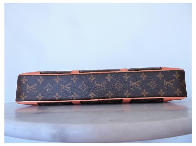 borsa LOUIS VUITTON Porta documenti da viaggio Marrone - vista 6