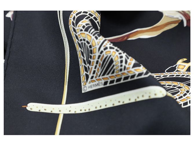 Sciarpa Quadrata Hermès Libre Comme L'air in Seta Nera - vista 4