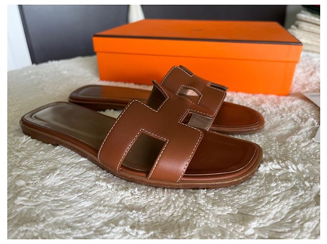 Goldfarbene Oran-Mules von Hermès Karamell - Ansicht 2