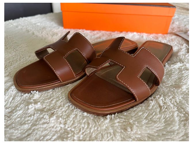 Goldfarbene Oran-Mules von Hermès Karamell - Ansicht 4