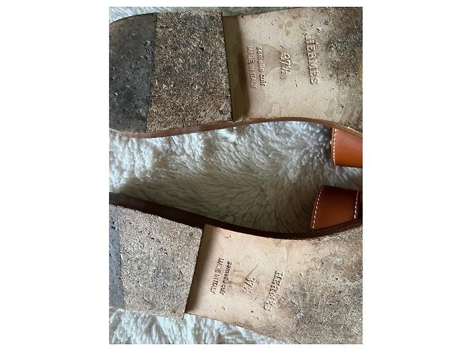 Goldfarbene Oran-Mules von Hermès Karamell - Ansicht 6