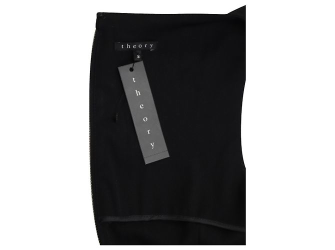 Theory Eng anliegendes Kleid mit U-Ausschnitt aus schwarzer Wolle - Ansicht 5