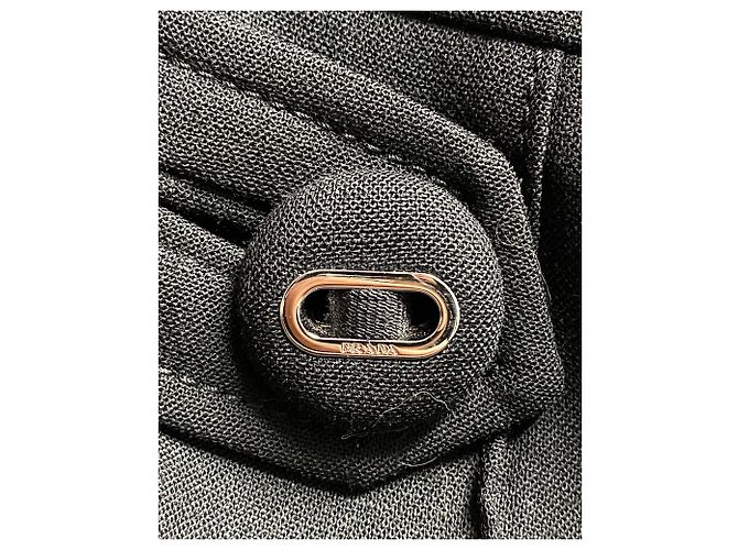 Double Prada gefütterte Knopfhose aus schwarzer Wolle - Ansicht 8