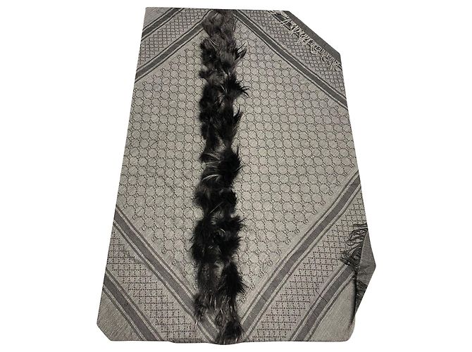 Gucci-Schal mit Felldetail aus grauer Baumwolle - Ansicht 5
