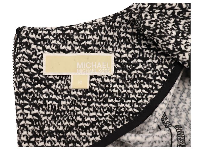 Michael Kors Strickkleid aus schwarzer und weißer Viskose - Ansicht 4