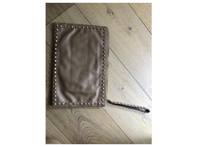 Pochette Valentino in pelle con borchie beige - vista 2