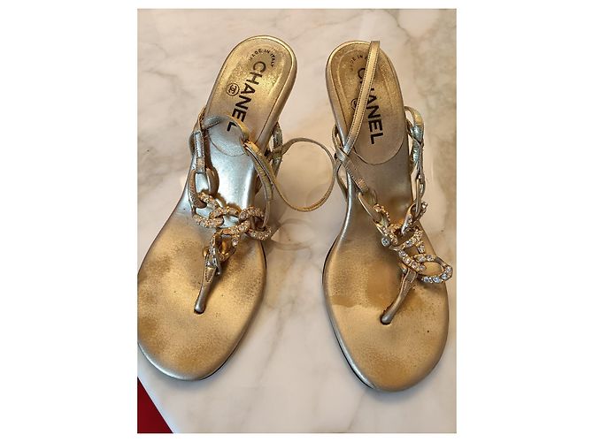 Sandali Infradito Chanel Gioiello Pelle Oro D'oro - vista 3