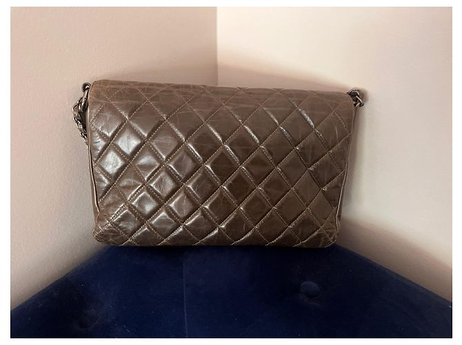 Borsa Chanel Boy in pelle marrone - vista 2
