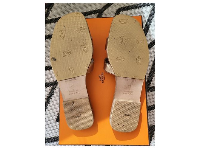 Hermès Oran Sandalen Metallisch - Ansicht 2