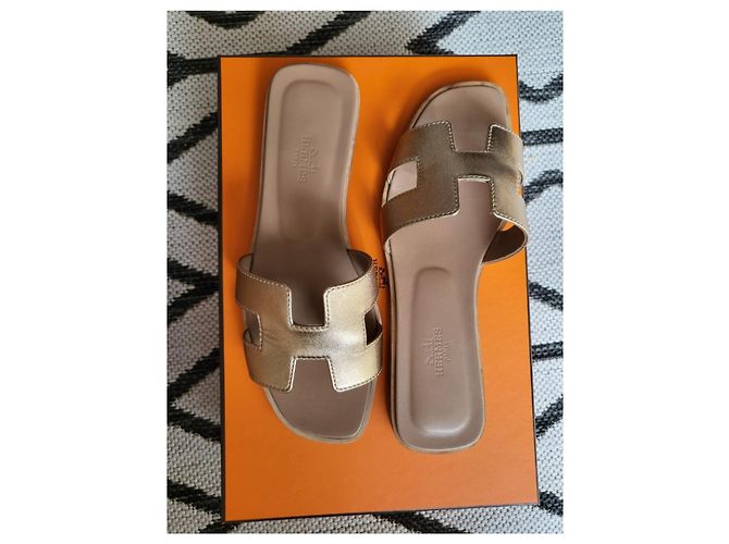 Hermès Oran Sandalen Metallisch - Ansicht 3