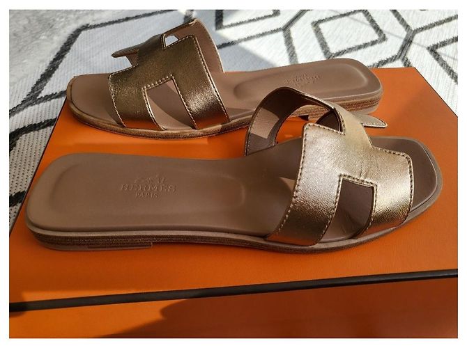 Hermès Oran Sandalen Metallisch - Ansicht 4