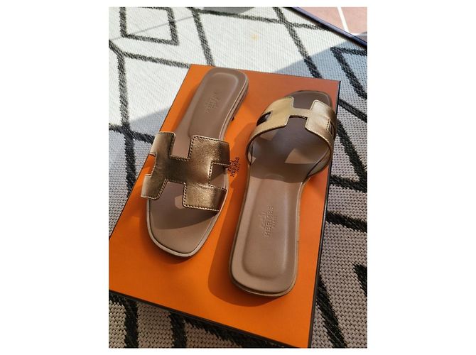 Hermès Oran Sandalen Metallisch - Ansicht 5