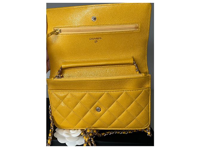 Wallet On Chain Chanel Cartera atemporal caviar acolchada con cadena Amarillo - vista 7
