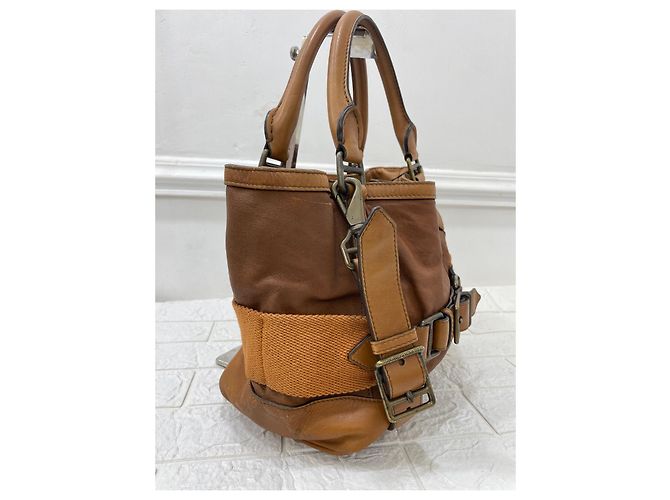 Borsa a tracolla Burberry in pelle marrone - vista 7