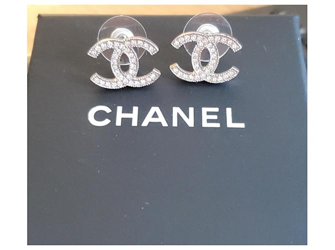 Bellissimi nuovi orecchini a C foderati di Chanel Argento - vista 2
