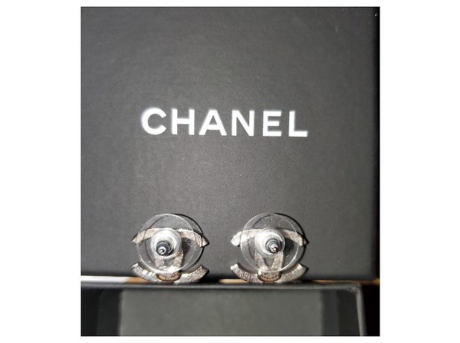Bellissimi nuovi orecchini a C foderati di Chanel Argento - vista 5