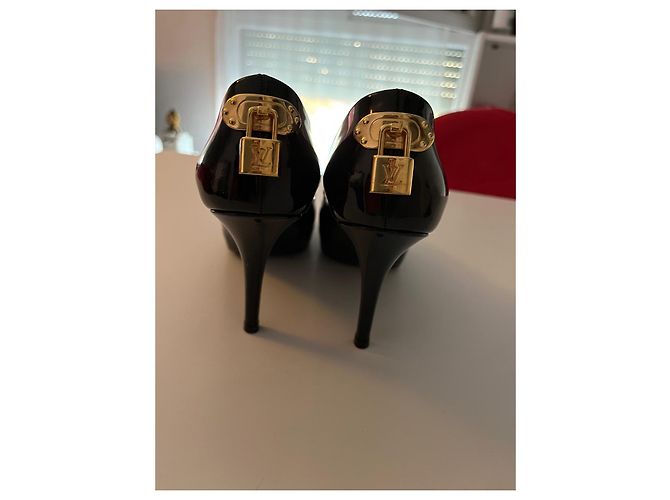 Décolleté Louis Vuitton in vernice nera misura 37 Nero - vista 2