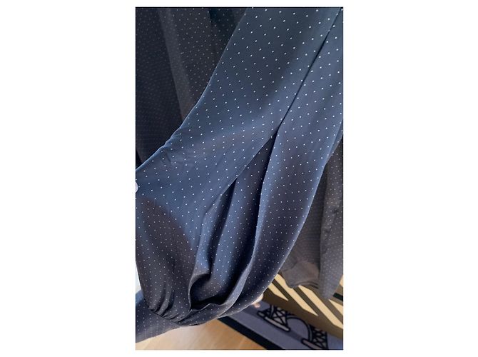 Camisa Club Monaco de seda cinza com bolinhas brancas - vista 4