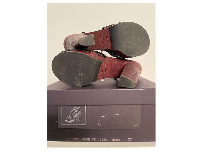 Prada Clogs aus schwarzem Lackleder - Ansicht 4