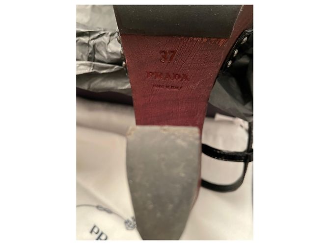 Prada Clogs aus schwarzem Lackleder - Ansicht 7