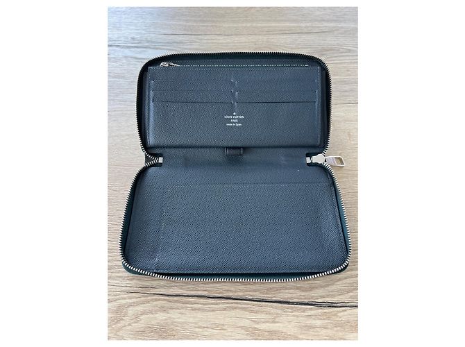 Louis Vuitton Cartera Zippy en piel Epi Verde oscuro - vista 5