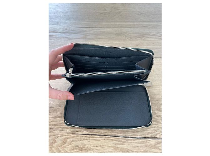 Louis Vuitton Cartera Zippy en piel Epi Verde oscuro - vista 6