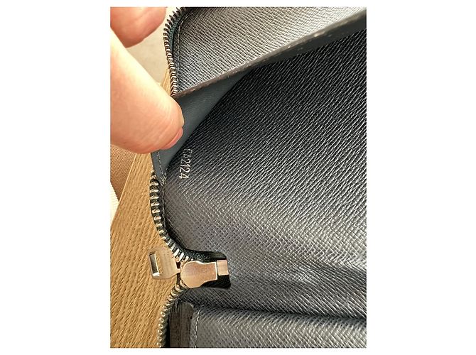 Louis Vuitton Cartera Zippy en piel Epi Verde oscuro - vista 7