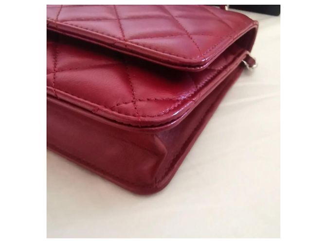Wallet On Chain Cartera Chanel de piel de cordero roja con cadena SHW - vista 4