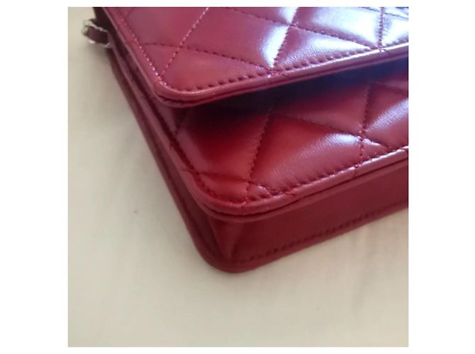 Wallet On Chain Cartera Chanel de piel de cordero roja con cadena SHW - vista 5