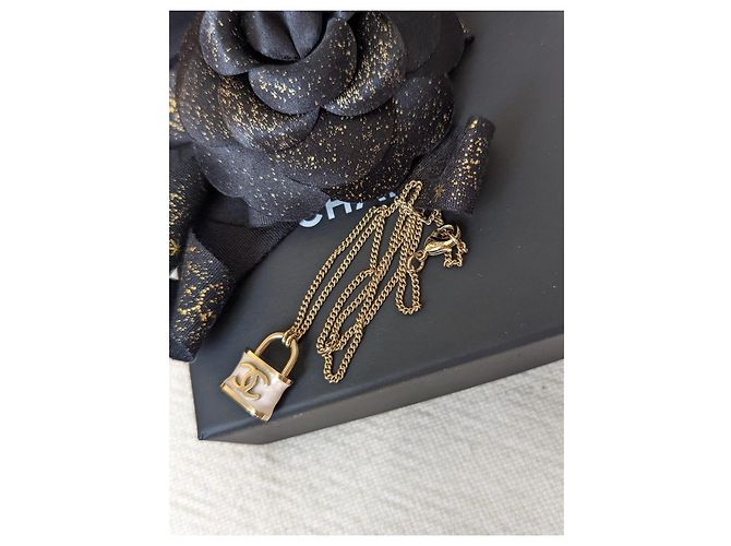 Chanel CC B18P Logo Pink Padlock Emaille Halskette SELTENE Quittung - Ansicht 10
