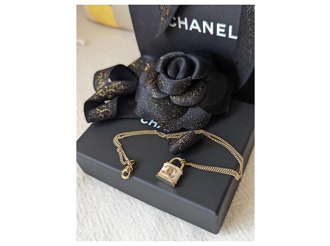 Chanel CC B18P Logo Pink Padlock Emaille Halskette SELTENE Quittung - Ansicht 4