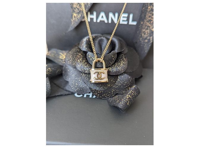 Chanel CC B18P Logo Pink Padlock Emaille Halskette SELTENE Quittung - Ansicht 5