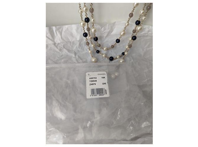 Chanel CC A16Logo K lungo perla barocca 3 collana a filo con etichetta a scatola Bianco - vista 16
