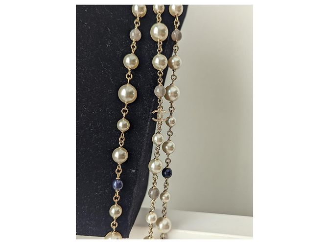Chanel CC A16Logo K lungo perla barocca 3 collana a filo con etichetta a scatola Bianco - vista 17