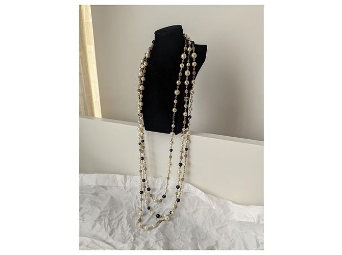 Chanel CC A16Logo K lungo perla barocca 3 collana a filo con etichetta a scatola Bianco - vista 18