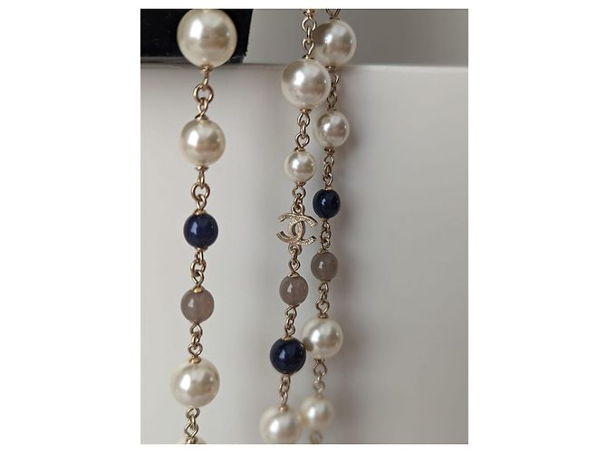 Chanel CC A16Logo K lungo perla barocca 3 collana a filo con etichetta a scatola Bianco - vista 19