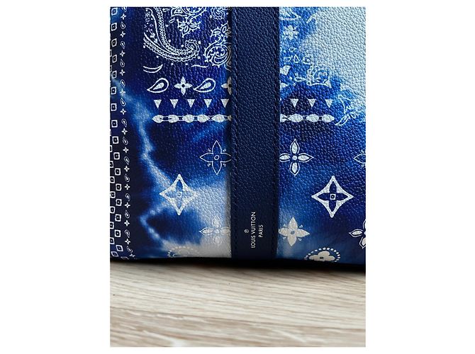 Abbesses Louis Vuitton Keepall 50 Bandana Bianco Blu - vista 4