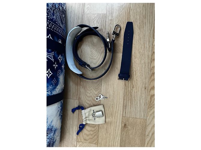 Abbesses Louis Vuitton Keepall 50 Bandana Bianco Blu - vista 5