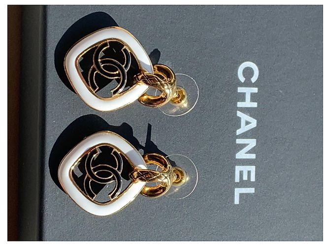 Orecchini Chanel in metallo bianco e resina - vista 11